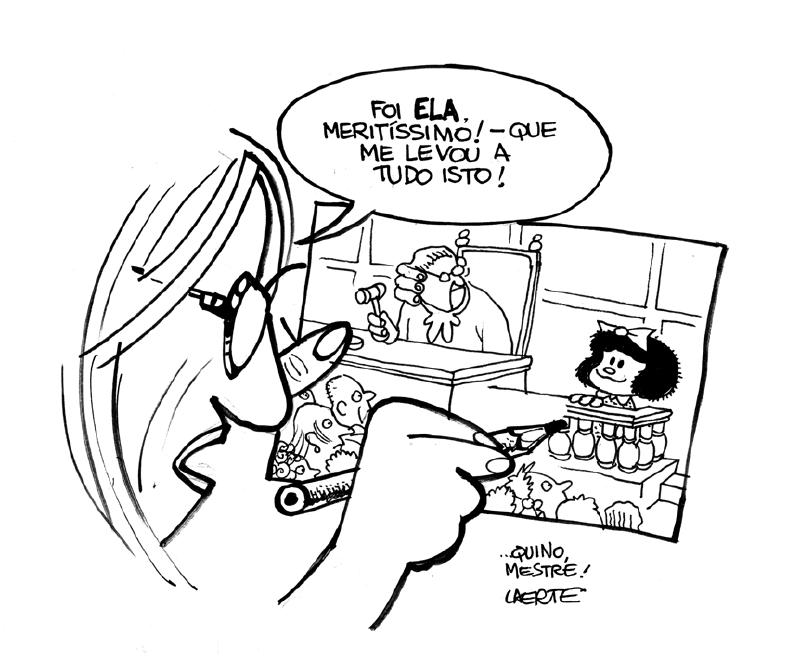 Em primeiro plano, personagem de óculos com lápis na mão aponta para uma folha desenhada: um juiz com martelo e, no banco dos réus, uma menina de cabelo volumoso com laço. Balão: “Foi ELA, meritíssimo! – que me levou a tudo isto!” Dedicatória manuscrita: “&mldr;Quino, mestre!” e assinatura “LAERTE”.