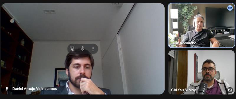 Daniel acompanha de mão no queixo